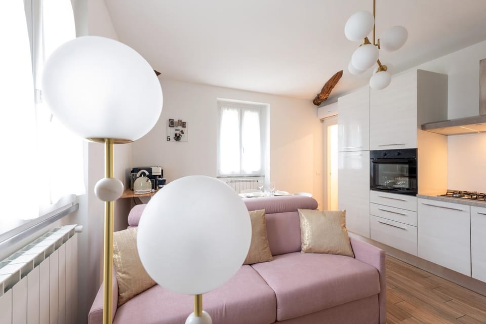 residence Como, luxury Suite 5,free private parking Apartment in Como