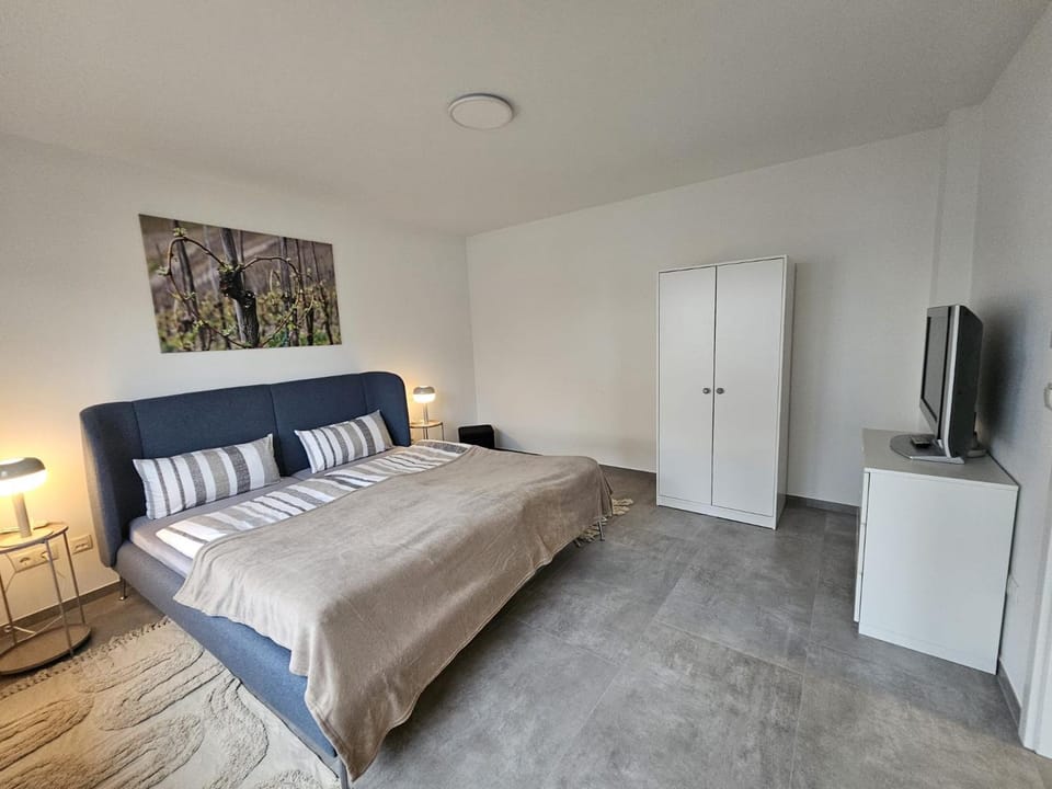 TV and multimedia, Bedroom, wardrobe