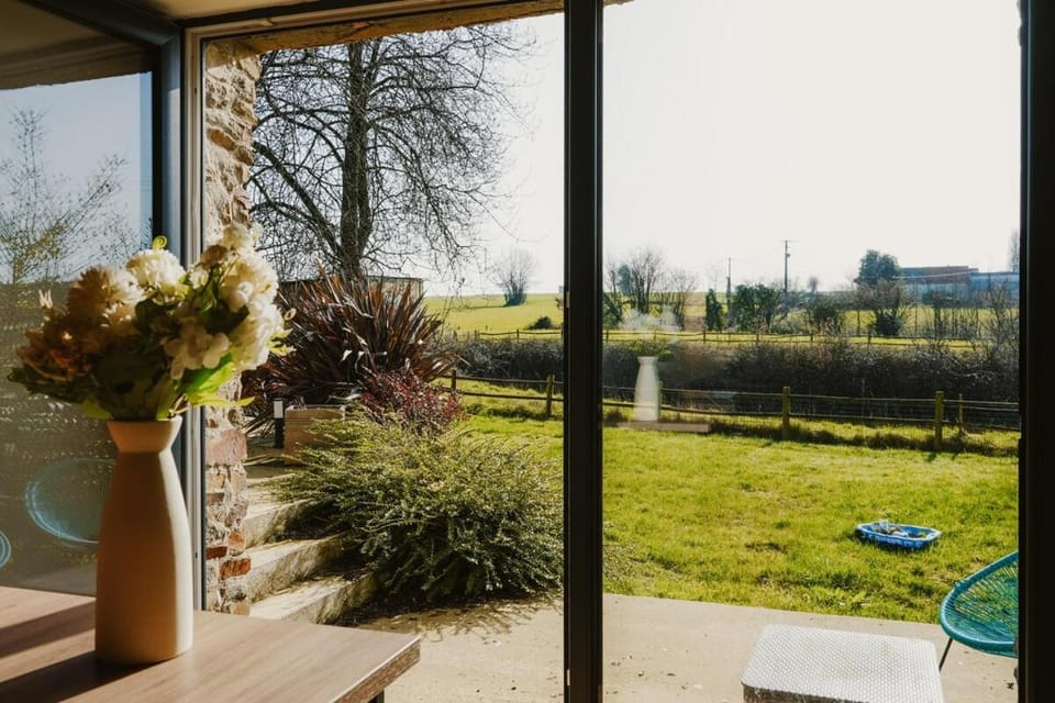 Maison des H, au bord de l'Etang Bed and Breakfast in Normandy