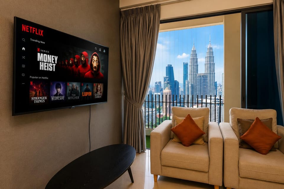 TV and multimedia, View (from property/room), Balcony/Terrace, Living room, Seating area, City view