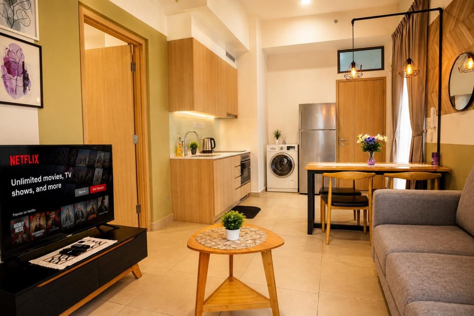Kitchen or kitchenette, Living room, minibar, air conditioner