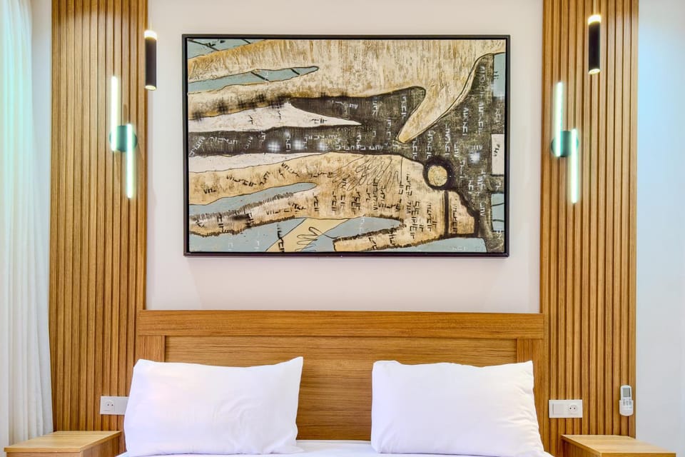 Bed, Photo of the whole room, Decorative detail, Bedroom