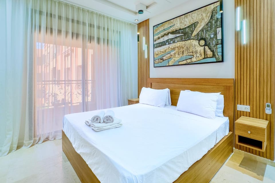 Bed, Photo of the whole room, Bedroom, towels