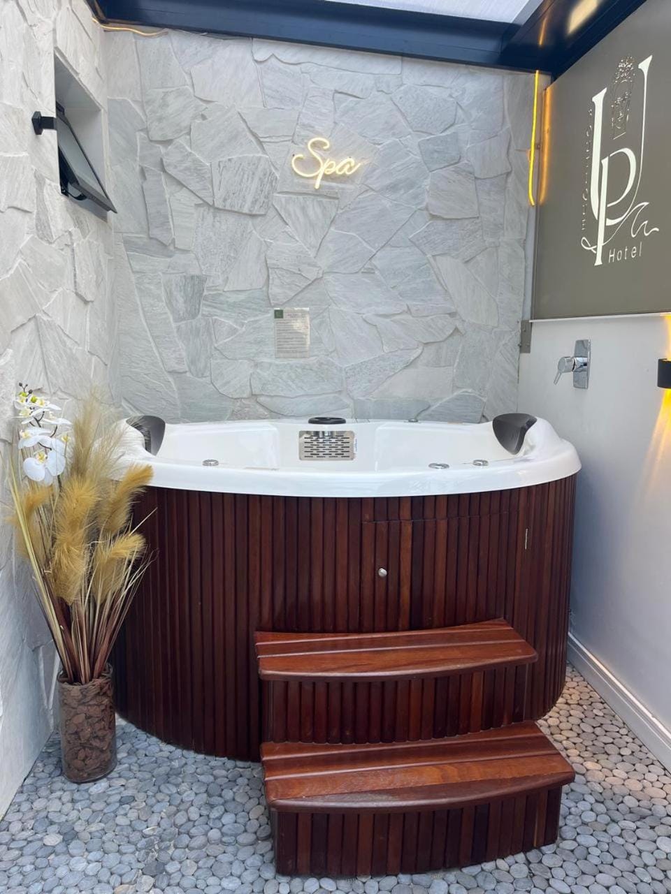Hot Tub, Hot Tub, Spa and wellness centre/facilities