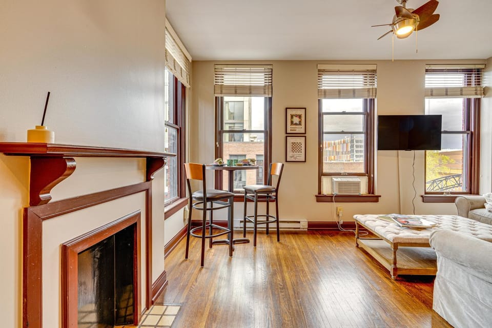 Walk to Convention Center, Secured Apt in Columbus Apartment in Short North