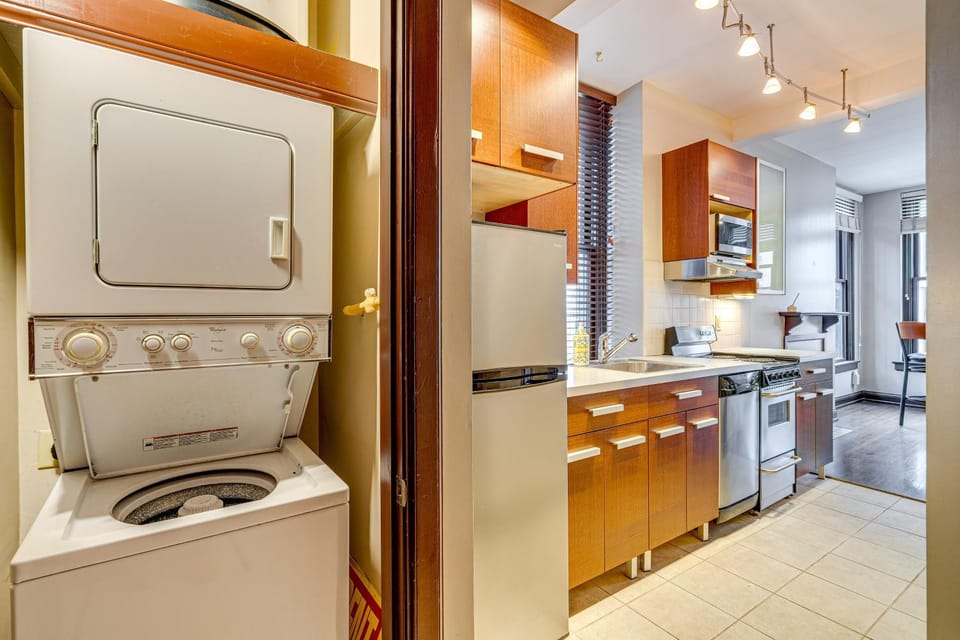 Walk to Convention Center, Secured Apt in Columbus Apartment in Short North