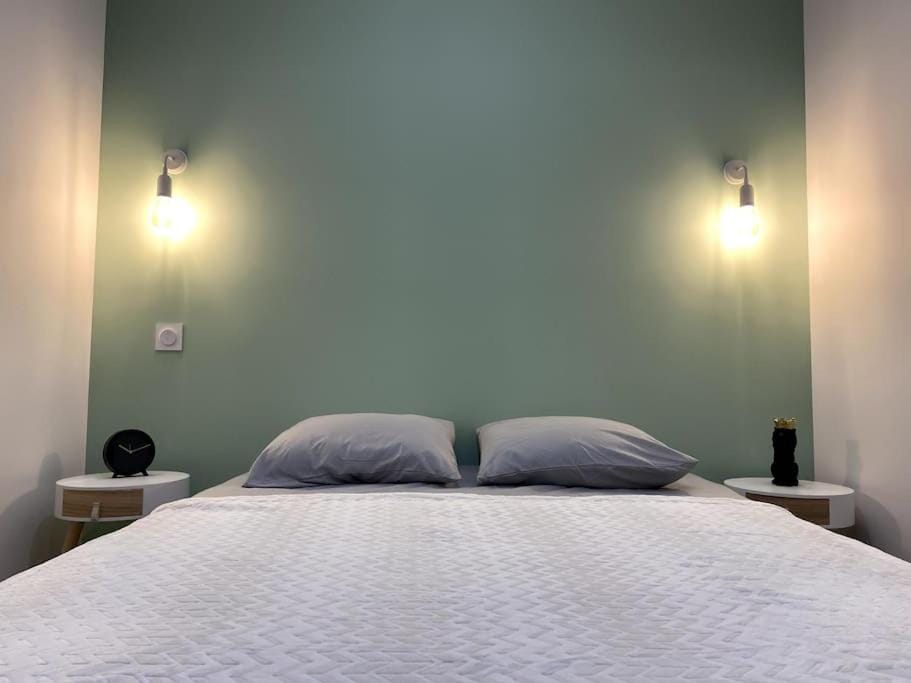 Bed, Bedroom