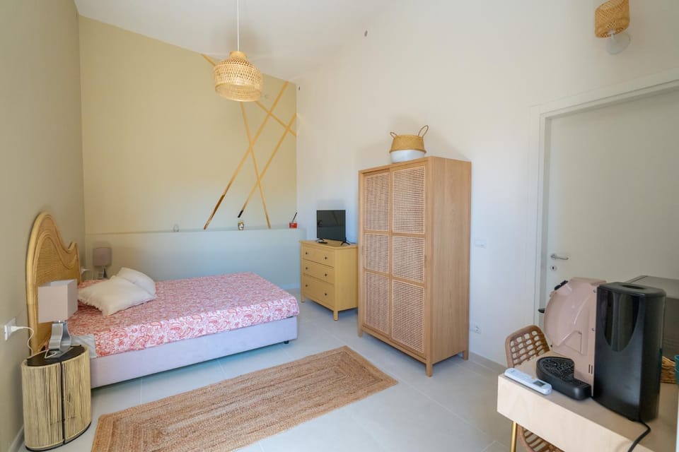 Bedroom, wardrobe