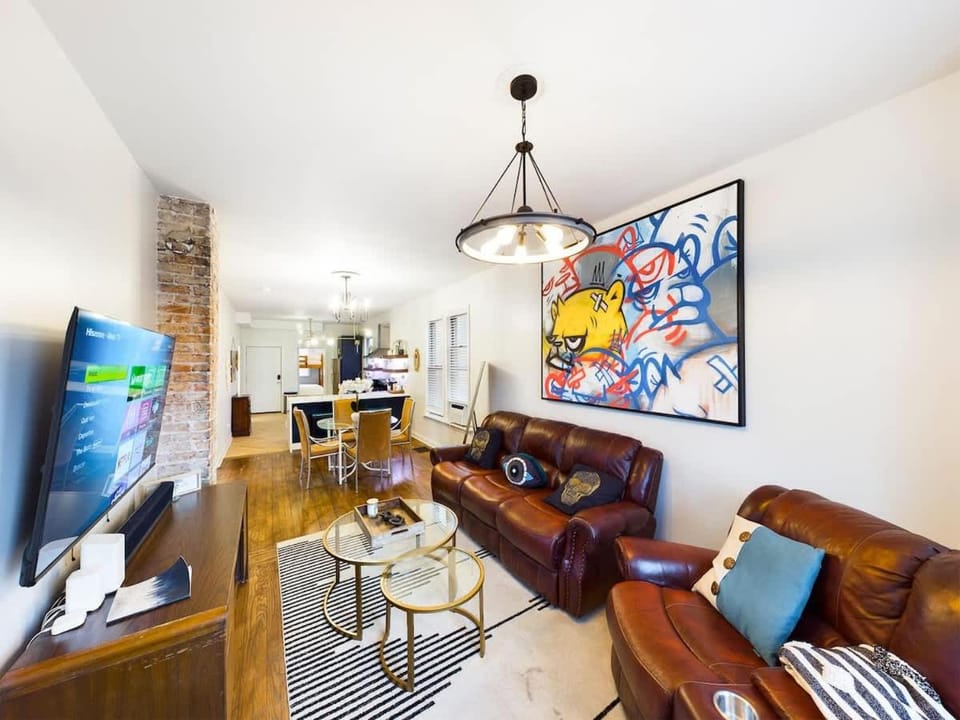 Chi-Town Ultimate Hideout 1-2-3 House in Berwyn