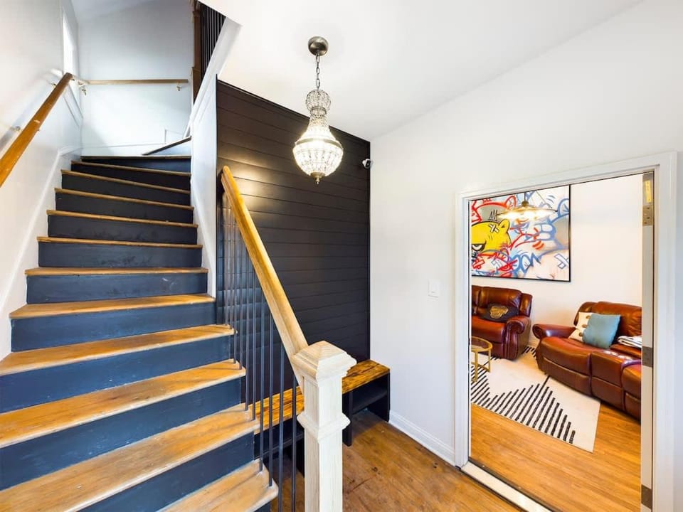 Chi-Town Ultimate Hideout 1-2-3 House in Berwyn