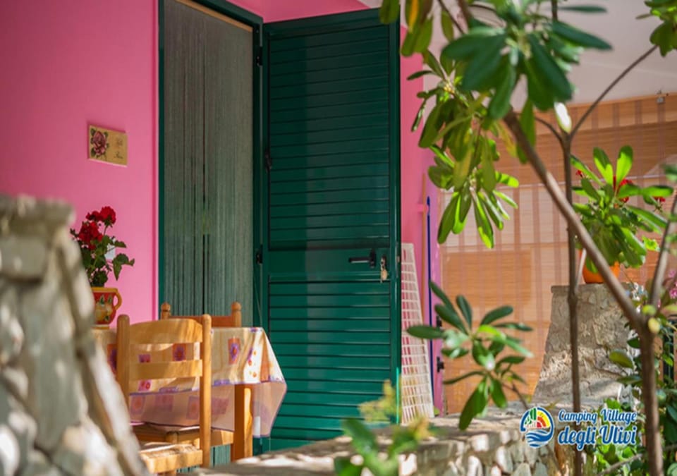 Patio, Facade/entrance