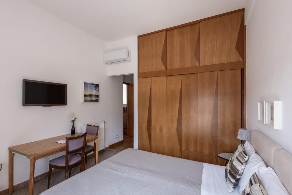 Bedroom, wardrobe