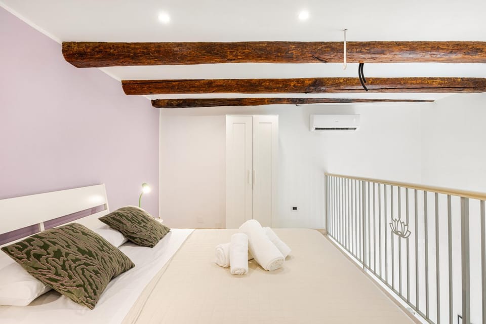 Bed, Photo of the whole room, Bedroom, internet, towels, wardrobe