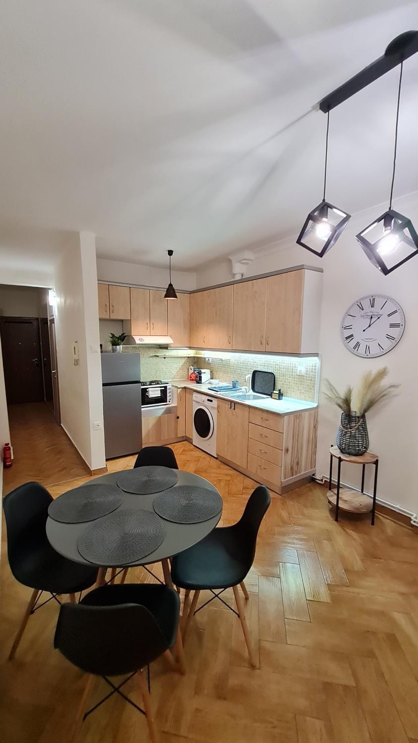 Dining area, kitchen