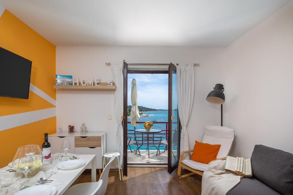 TV and multimedia, Balcony/Terrace, Living room, Seating area, Dining area, Sea view