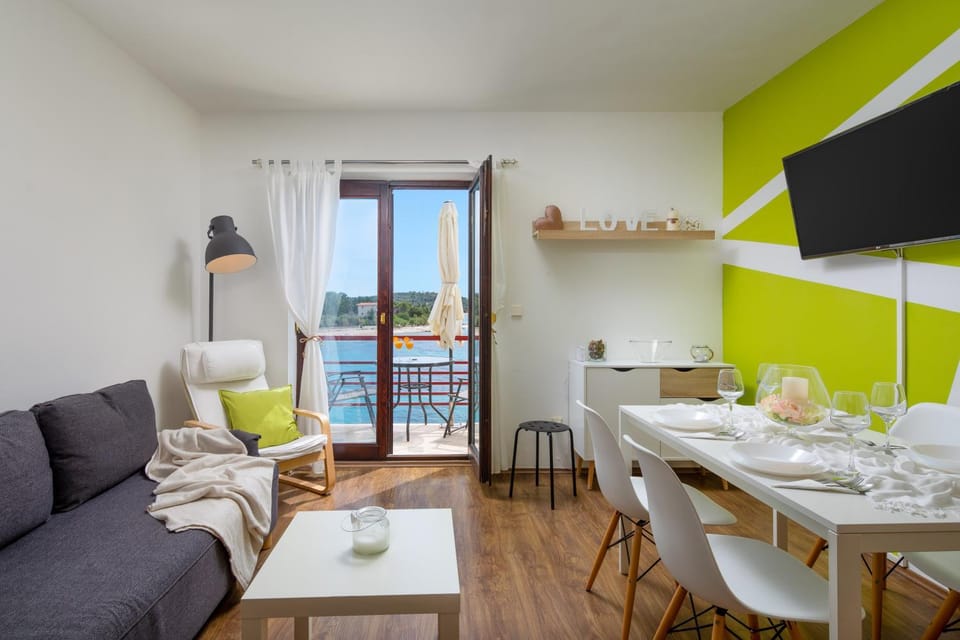 TV and multimedia, Balcony/Terrace, Living room, Seating area, Dining area, Sea view