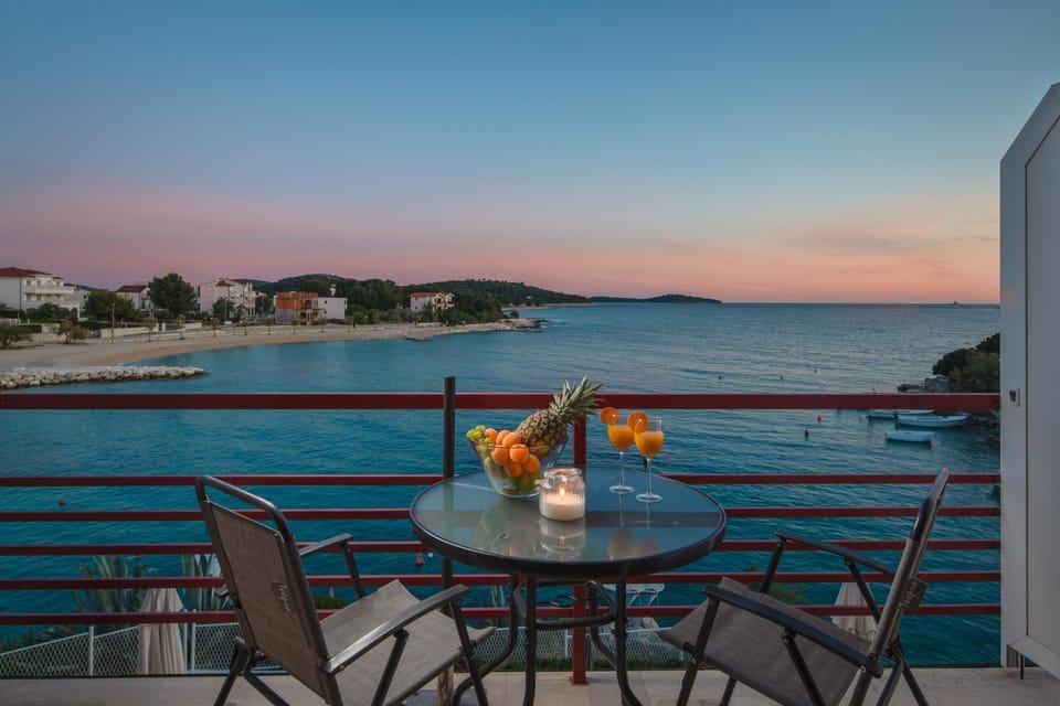 Balcony/Terrace, Decorative detail, Beach, Sea view, Meals, Non alcoholic drinks, Sunset