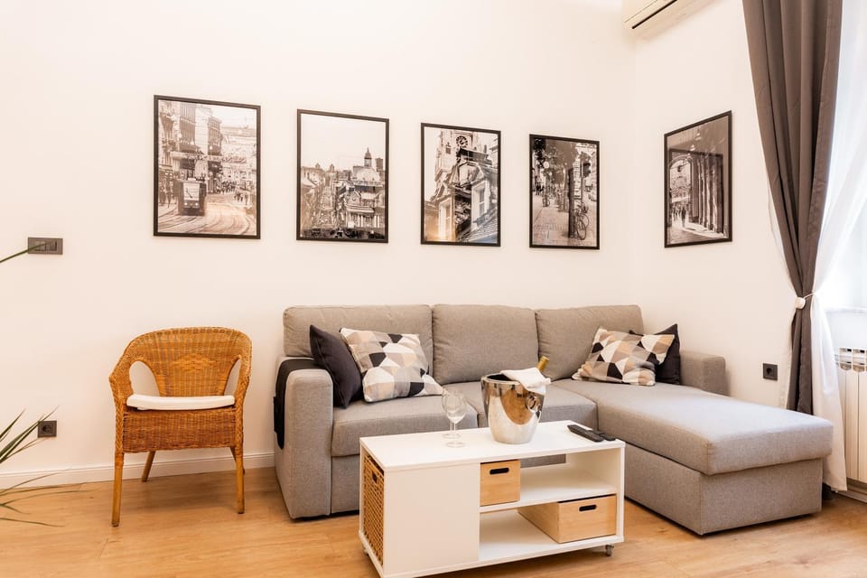 Living room, Seating area, Dining area, air conditioner