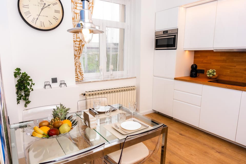 Kitchen or kitchenette, Food and drinks, Dining area, Food, minibar, stove