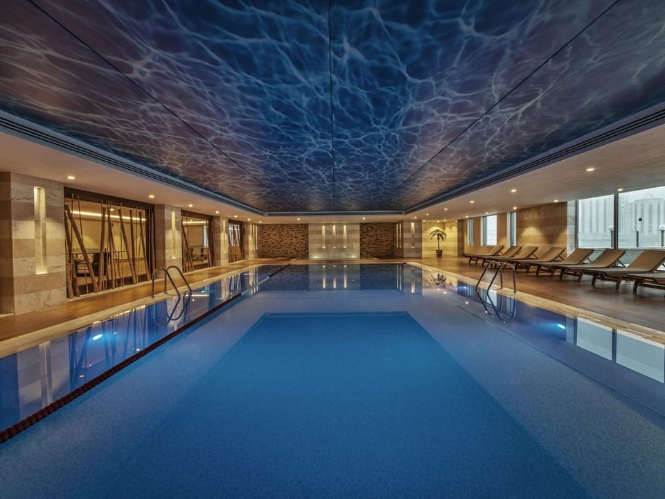 Day, Swimming pool