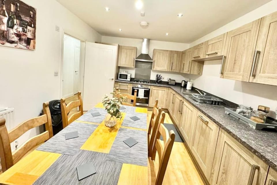 Kitchen or kitchenette, Dining area, dishwasher, oven, toaster
