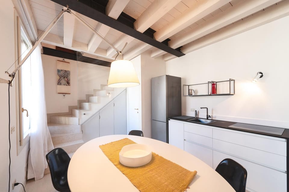Kitchen or kitchenette, Seating area, Dining area