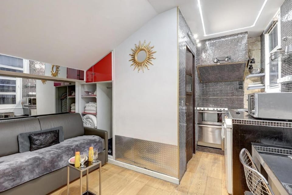 Paris Marais Tiny MERRISAS Apartment in Paris