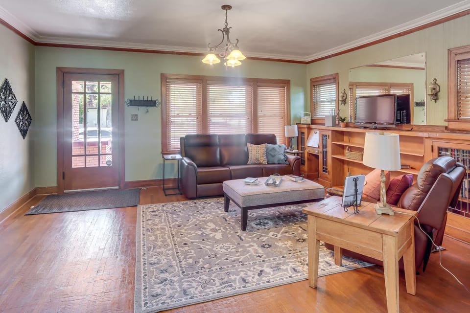 Walk to Main Street: Charming Roswell Home! House in Roswell