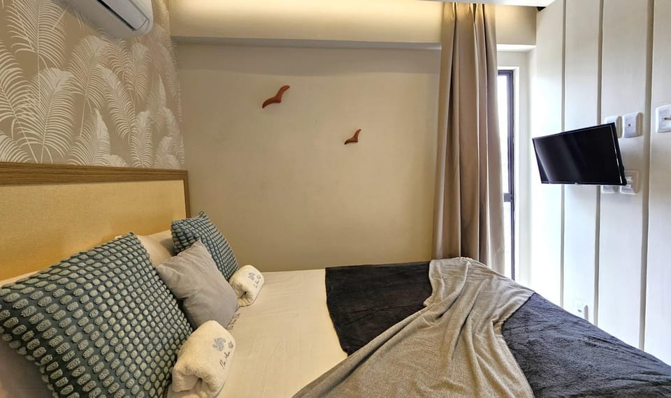 Bed, TV and multimedia, Photo of the whole room, Bedroom, air conditioner
