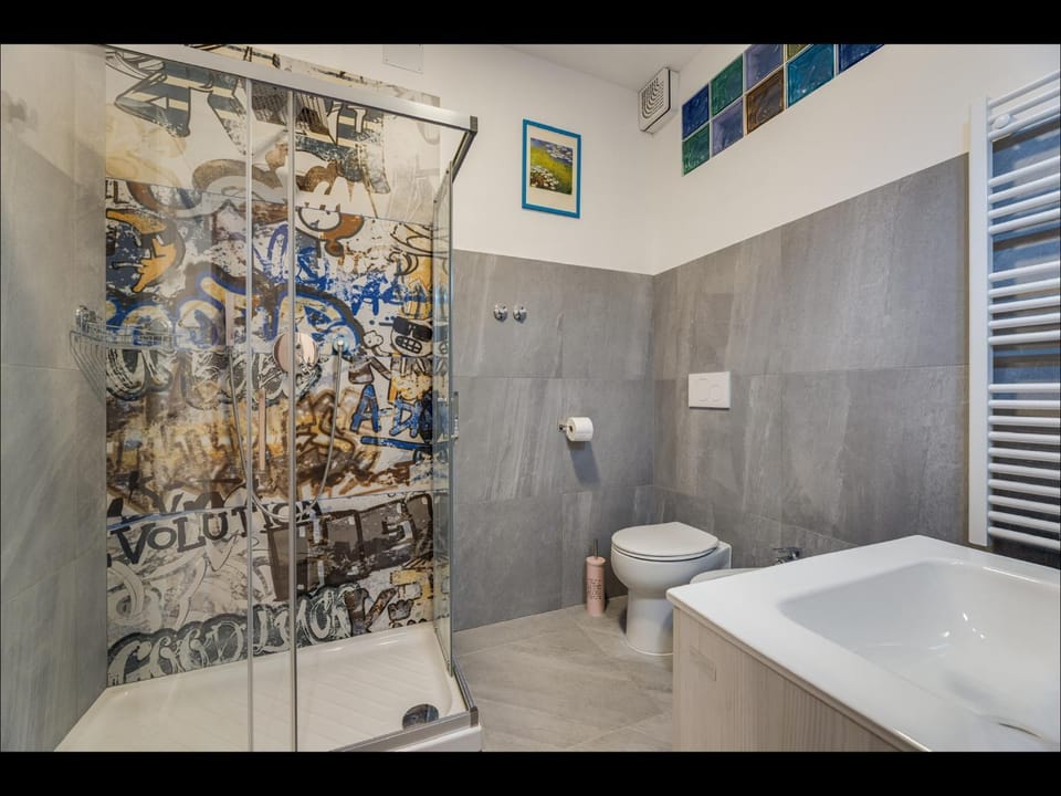 Shower, Toilet, Bathroom