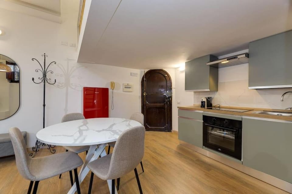 Kitchen or kitchenette, oven