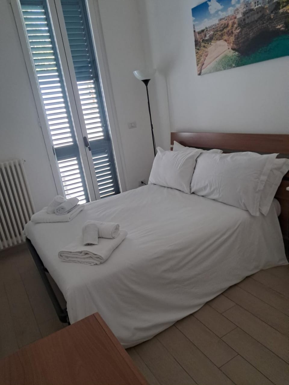 Bed, Bedroom, towels
