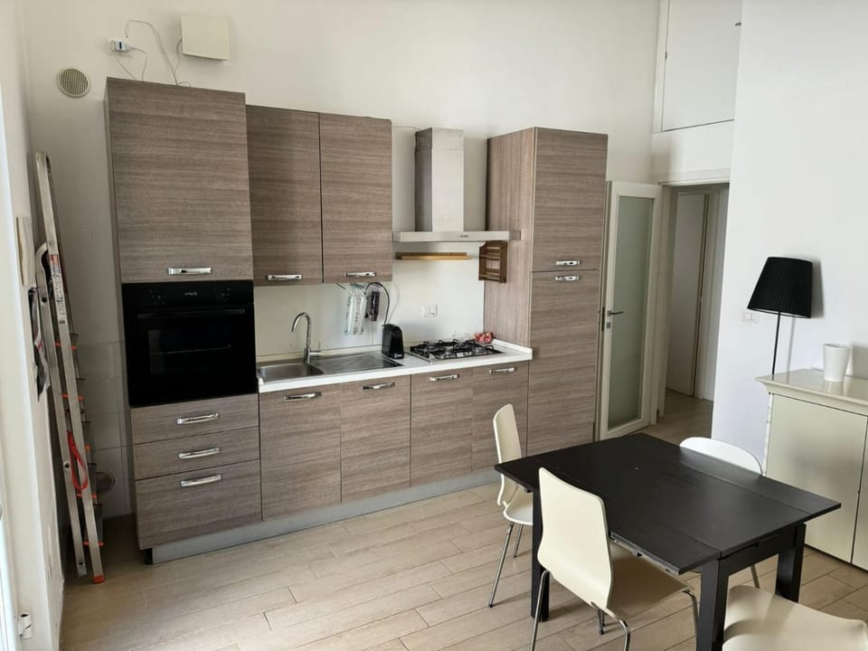 Kitchen or kitchenette, Dining area, oven, pet friendly, stove