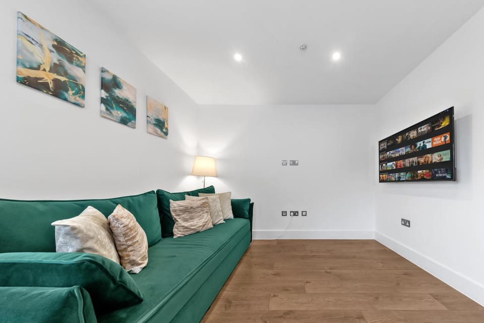 Communal lounge/ TV room, TV and multimedia, Living room