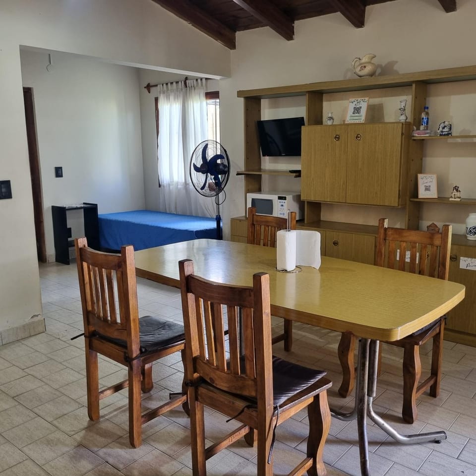 Las Camelias - chalet zona centro, aerosillas House in Villa Carlos Paz