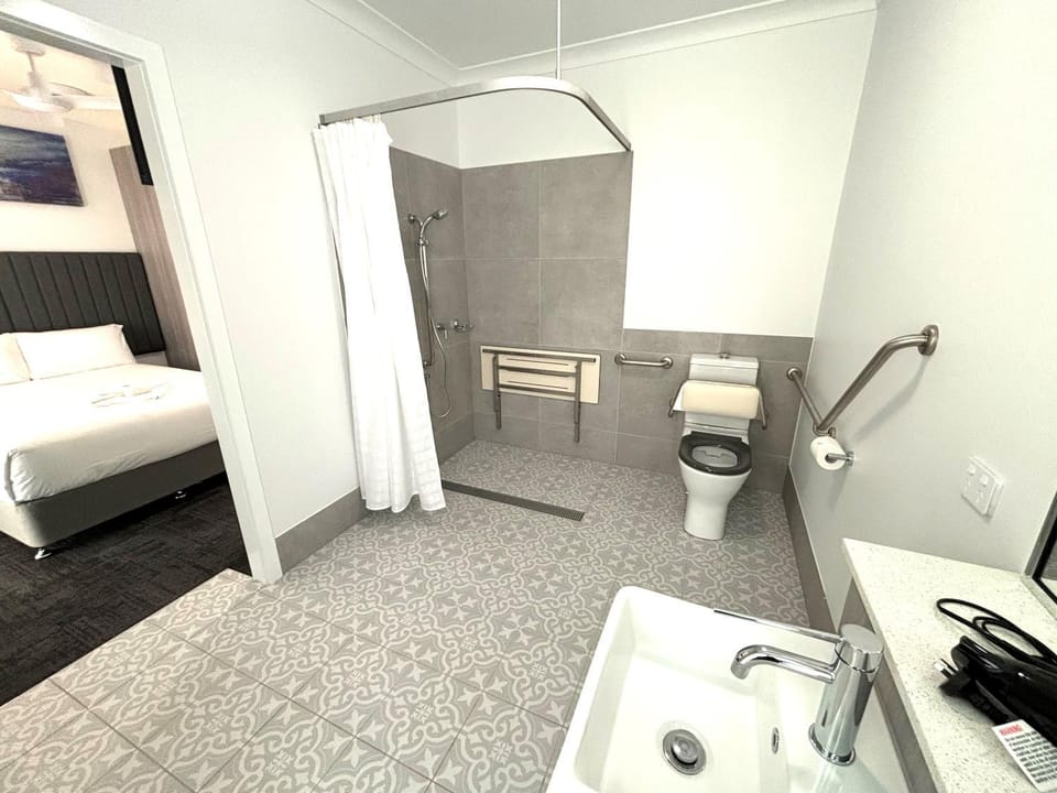 Shower, Bathroom, Bedroom, Facility for disabled guests