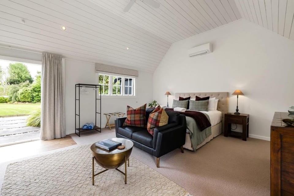 Photo of the whole room, heating, air conditioner