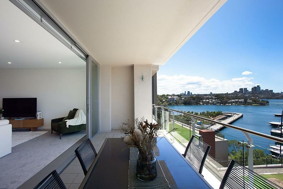 Harbour Views Pyrmont Apartment in Sydney