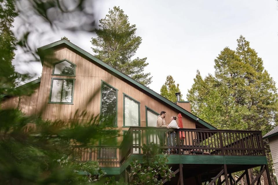 Granite Ridge Getaway Chill Deck Vibes AC House in Shaver Lake