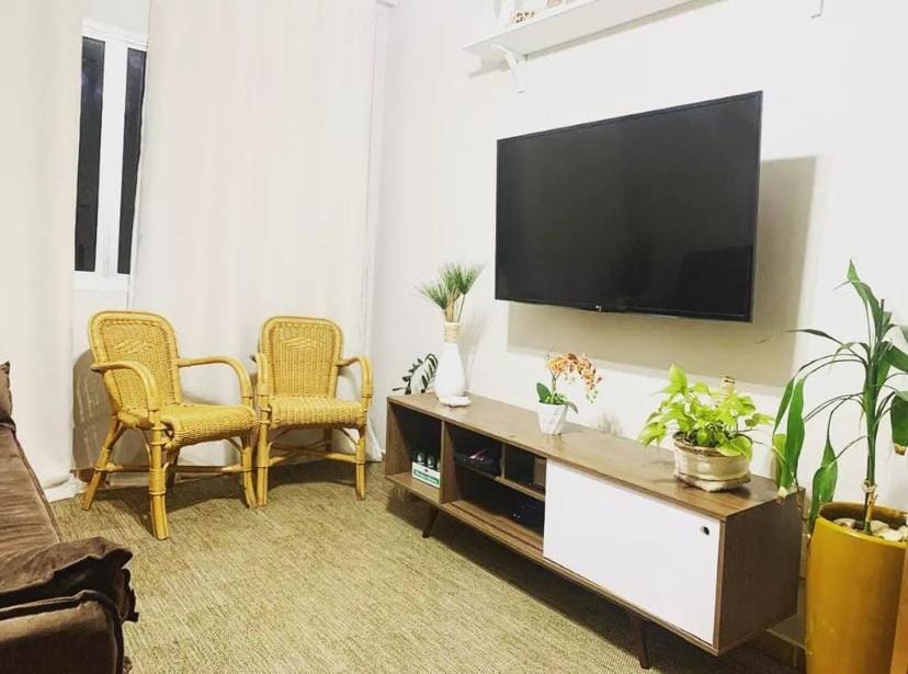 Imperdível Apartamento Completo a 5 Minutos da Praia com Garagem e Ideal Para Lazer e Trabalho Remoto Apartment in State of São Paulo