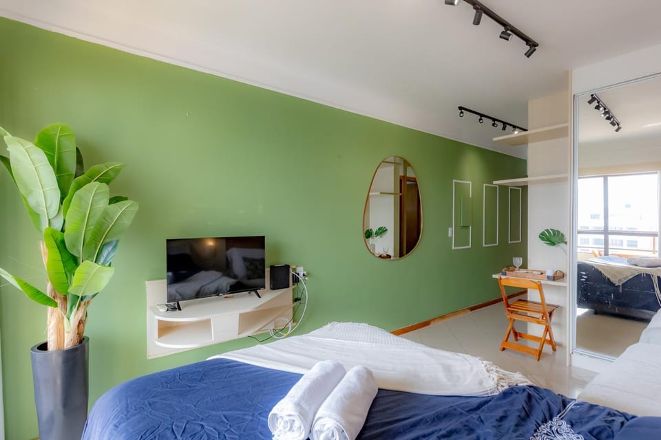 Communal lounge/ TV room, Bed, TV and multimedia, Living room, Photo of the whole room, Seating area, Floor plan, Evening entertainment, Bedroom, Pets, Dinner, towels, wardrobe