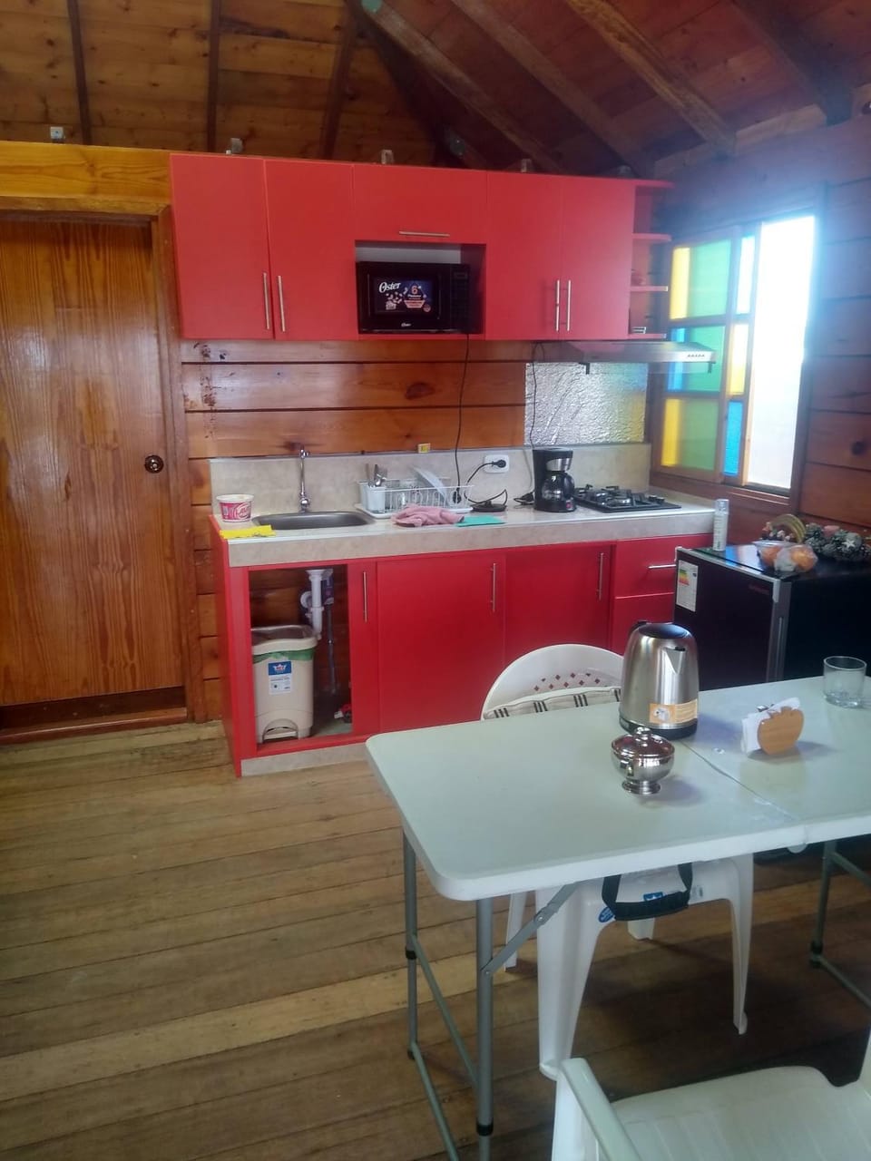 Kitchen or kitchenette, Dining area, stove