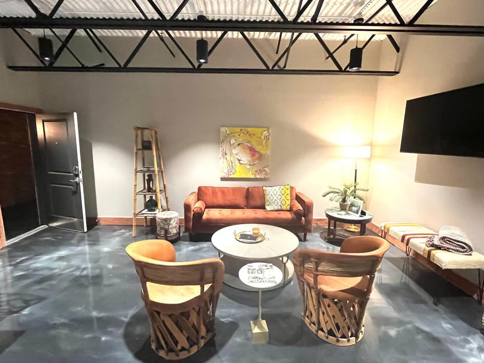 Decorative detail, Seating area, Dining area, Food, Guests, dishwasher, furniture, heating, internet, microwave, soundproof, washing machine, dryer