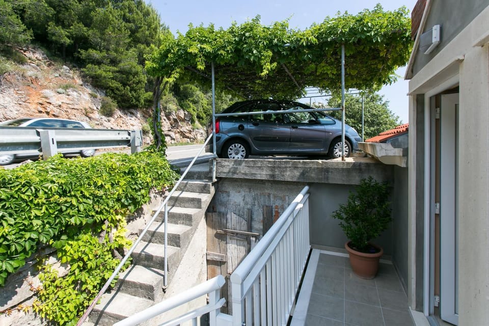 Property building, Facade/entrance, Facade/entrance, Area and facilities, Parking