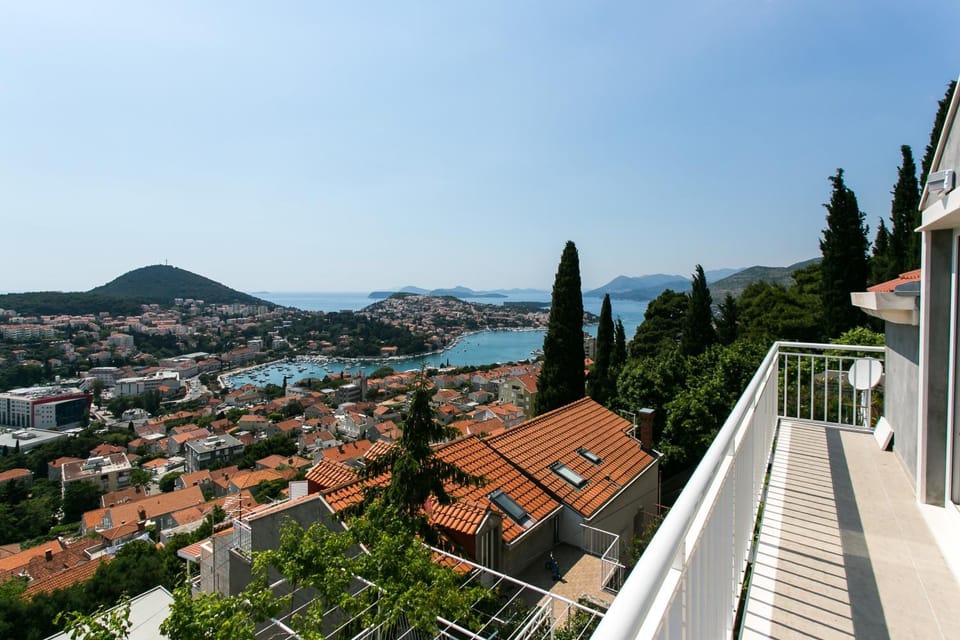 View (from property/room), Balcony/Terrace, City view, Sea view