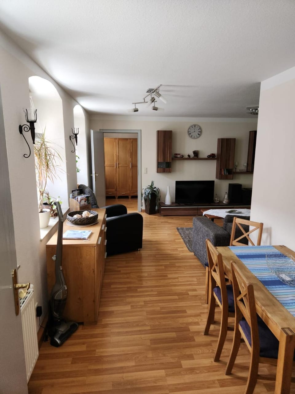 Communal lounge/ TV room, TV and multimedia, Kitchen or kitchenette, Living room, Seating area, Dining area, Evening entertainment