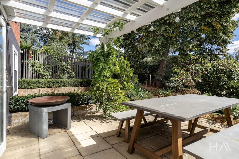 Rose Gold Hideaway House in Launceston