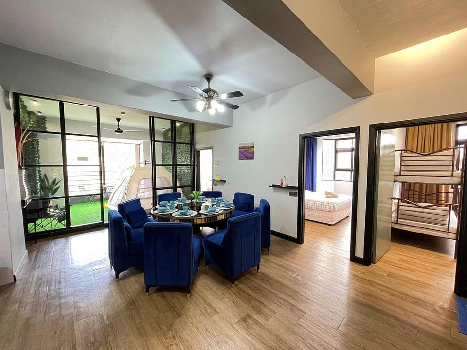 Living room, Photo of the whole room, Seating area, Dining area