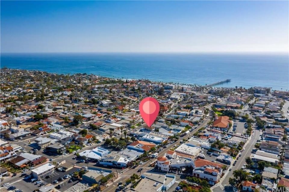 Walk to Beach - KING Apt In #1 Area - AC Apartment in San Clemente