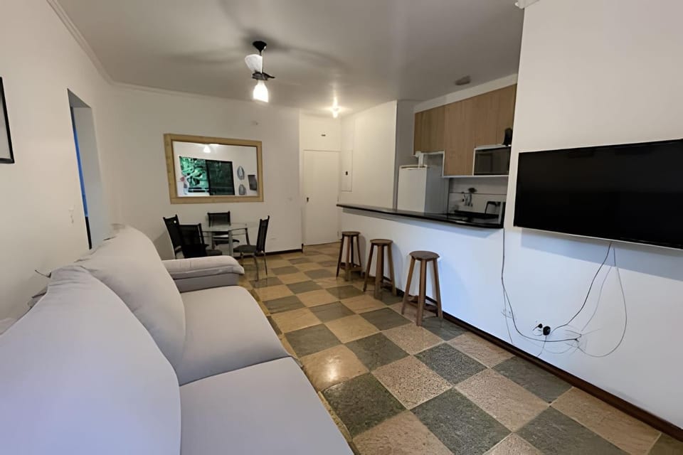 TV and multimedia, Kitchen or kitchenette, Living room, Seating area, Dining area